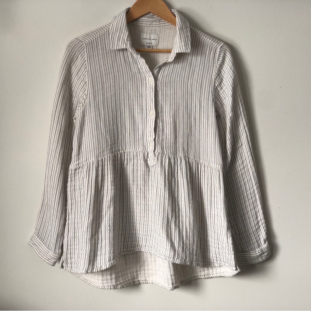 American Eagle buttoned peplum top - size Small